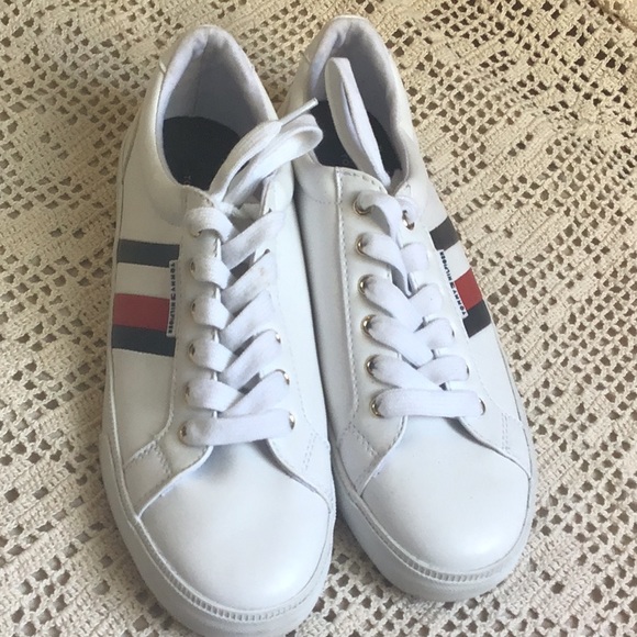 Tommy Hilfiger Shoes - Tommy Hilfiger Lightz sneakers women's size 7.5